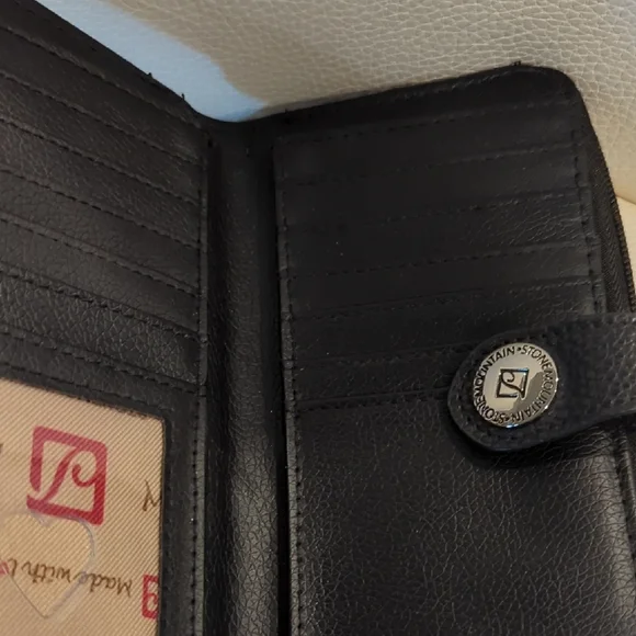 Stone Mountain Accessories Black Floral Wallet - Picture 4 of 5